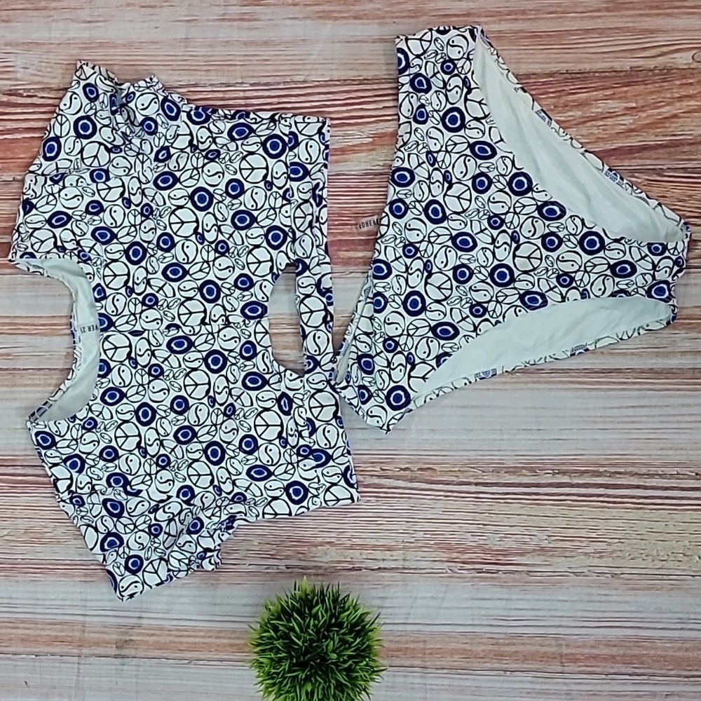 Forever 21 Evil Eye Rash Guard Swim Set - Picture 4 of 13